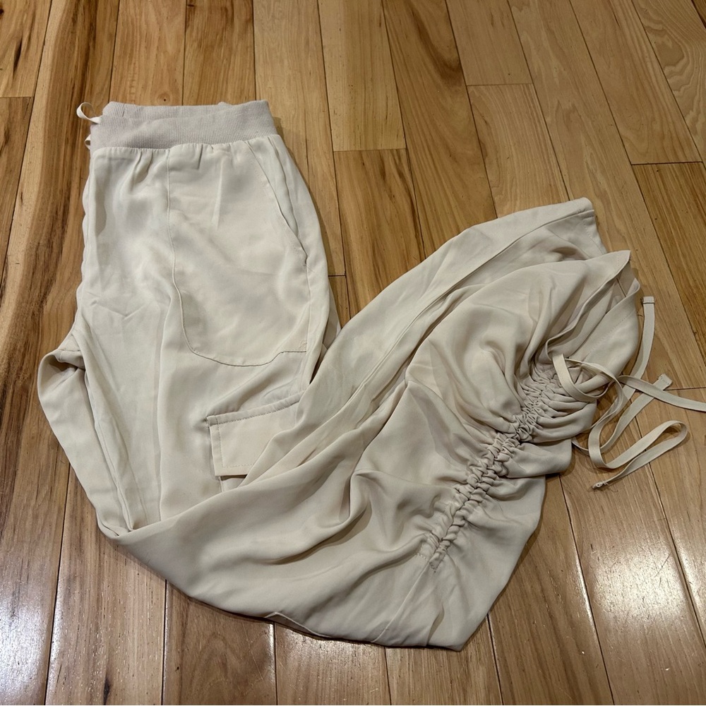 Superdown Beige Cream Silky Feel Lightweight Cargo Pants - Women’s Size Small - Picture 3 of 8